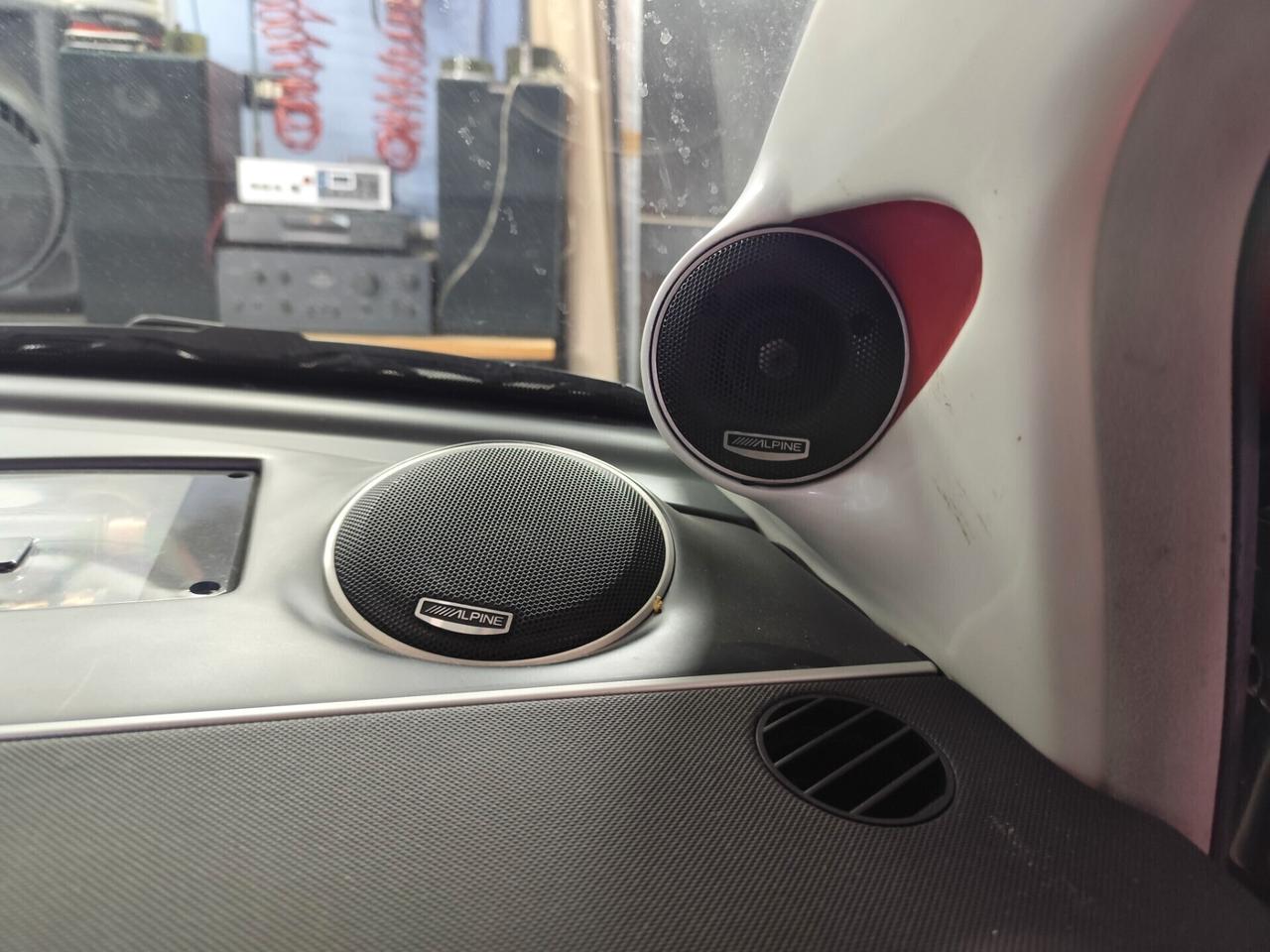 Volkswagen New Beetle AUTO DEMO SOUND QUALITY BRAND ALPINE WRAPPATA