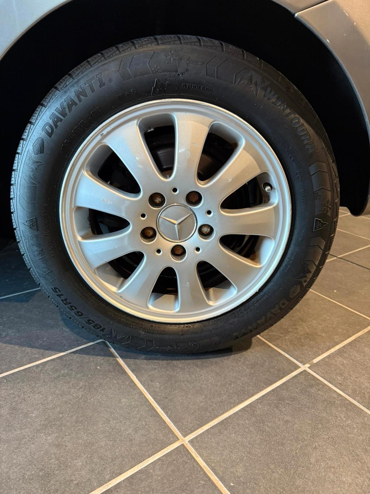 Mercedes-benz A - NEOPATENTATI