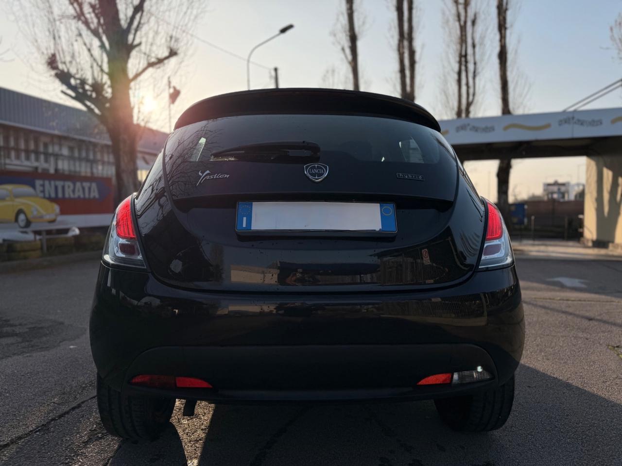 Lancia Ypsilon 1.0 FireFly 5 porte S&S Hybrid Alberta Ferretti