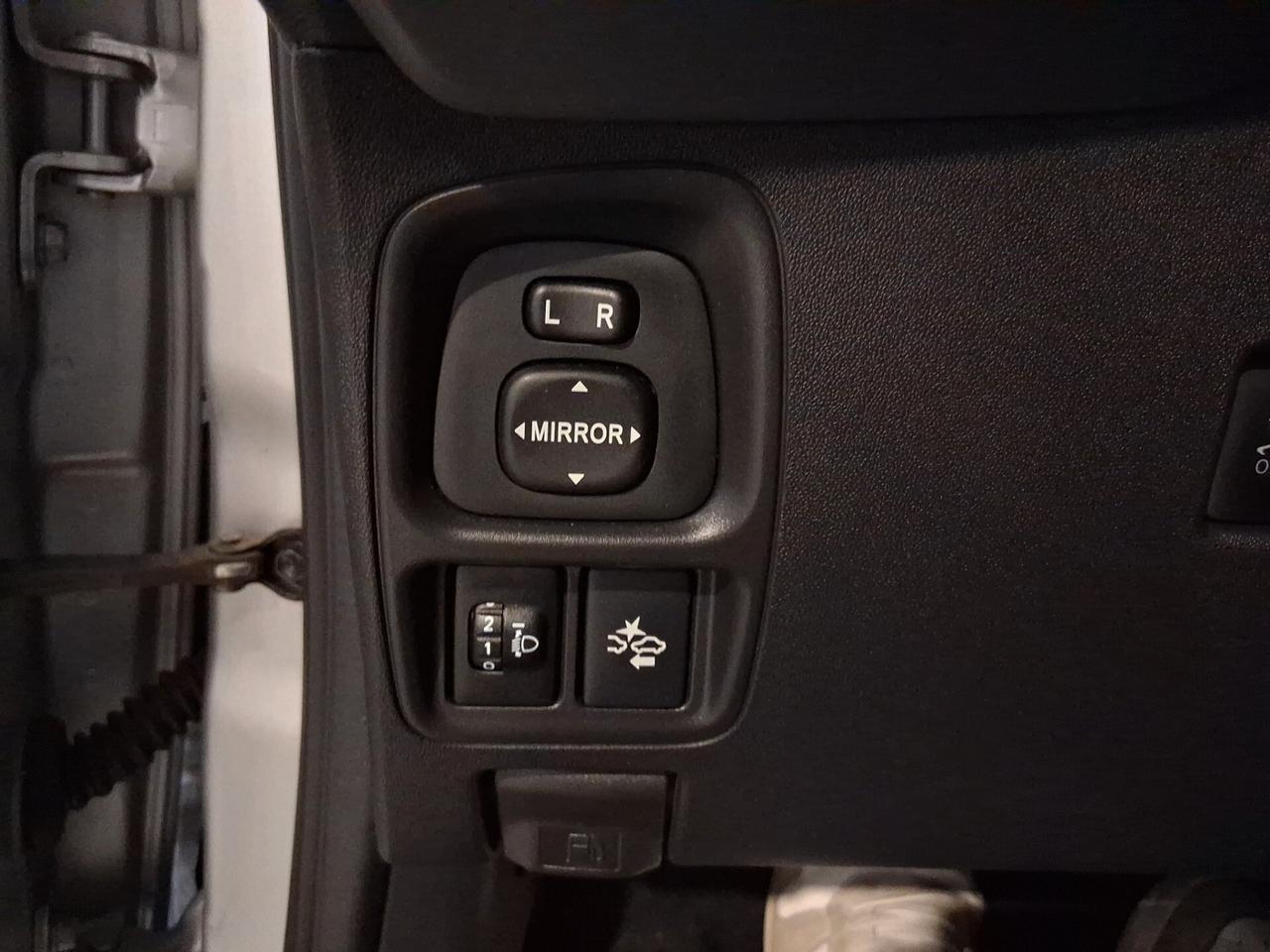 Toyota Aygo Connect 1.0 VVT-i 72 CV 5 porte x-play