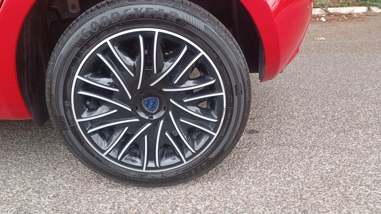 Lancia Ypsilon 1.0 FireFly 5 porte S&S Hybrid Ecochic Gold