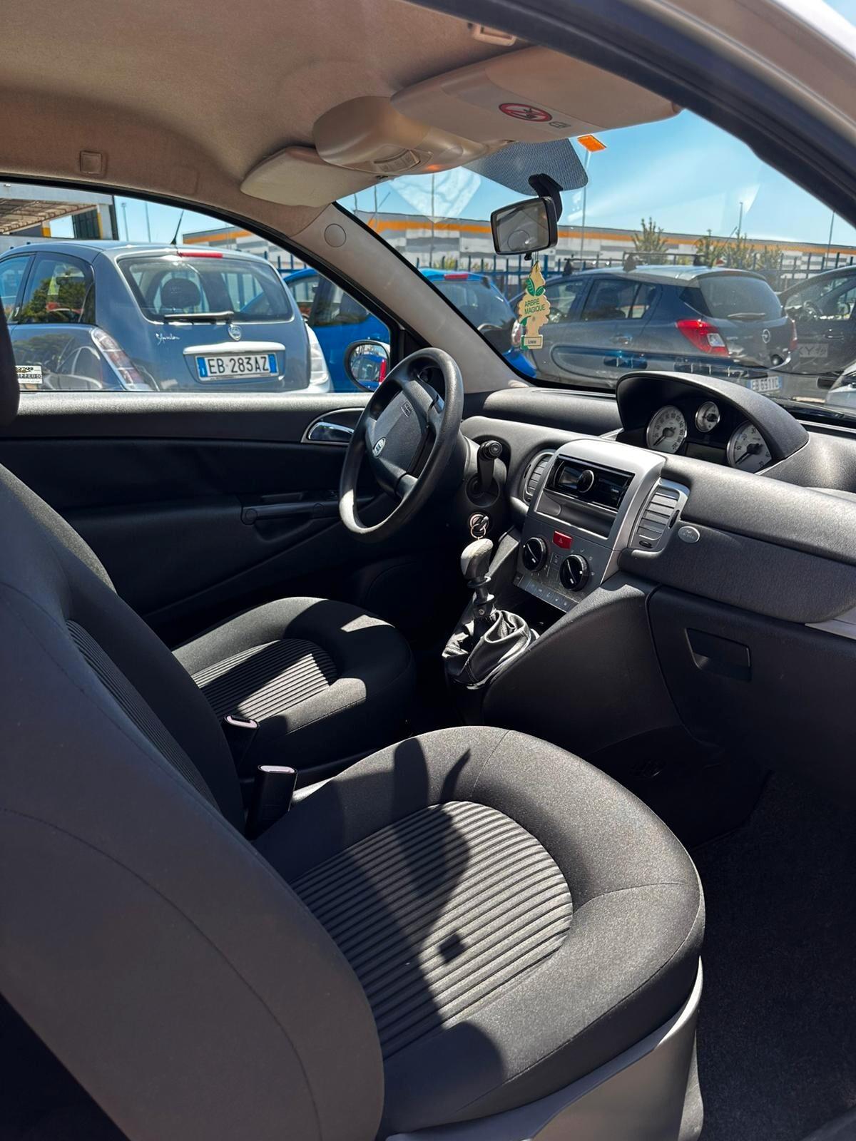 Lancia Ypsilon 1.2 Argento