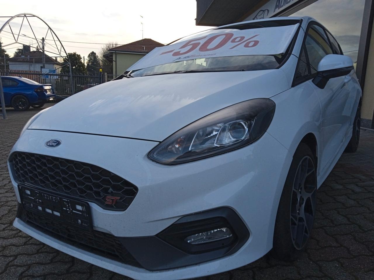 Ford Fiesta ST APPLE CAR PLAY SENS PARK VETRI SCURI CRUISE CONTROL SEDILI RISCALDATI 17" NO COSTI AGGIUNTIVI