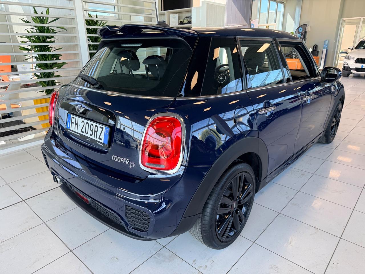 Mini 1.5 Cooper D Hype 5 porte JCW auto