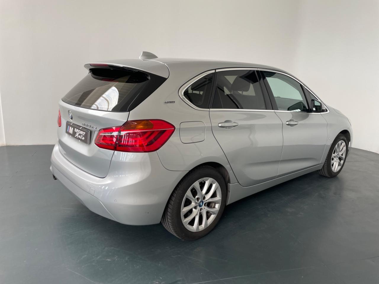 Bmw 225 220i Coupé Luxury aut.