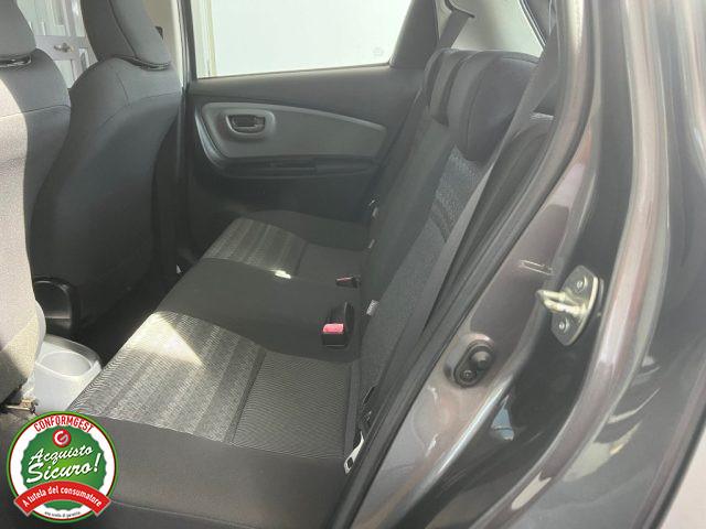 TOYOTA Yaris 1.3 5 porte Lounge - PER NEOPATENTATO -