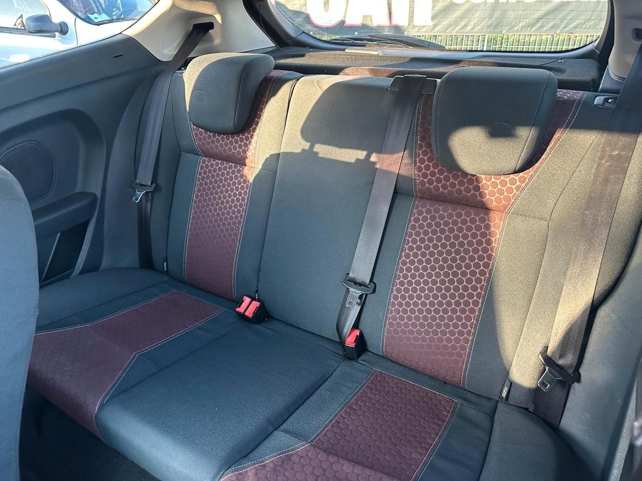 Ford Fiesta 1.4 3 porte Bz.- GPL Titanium-2010