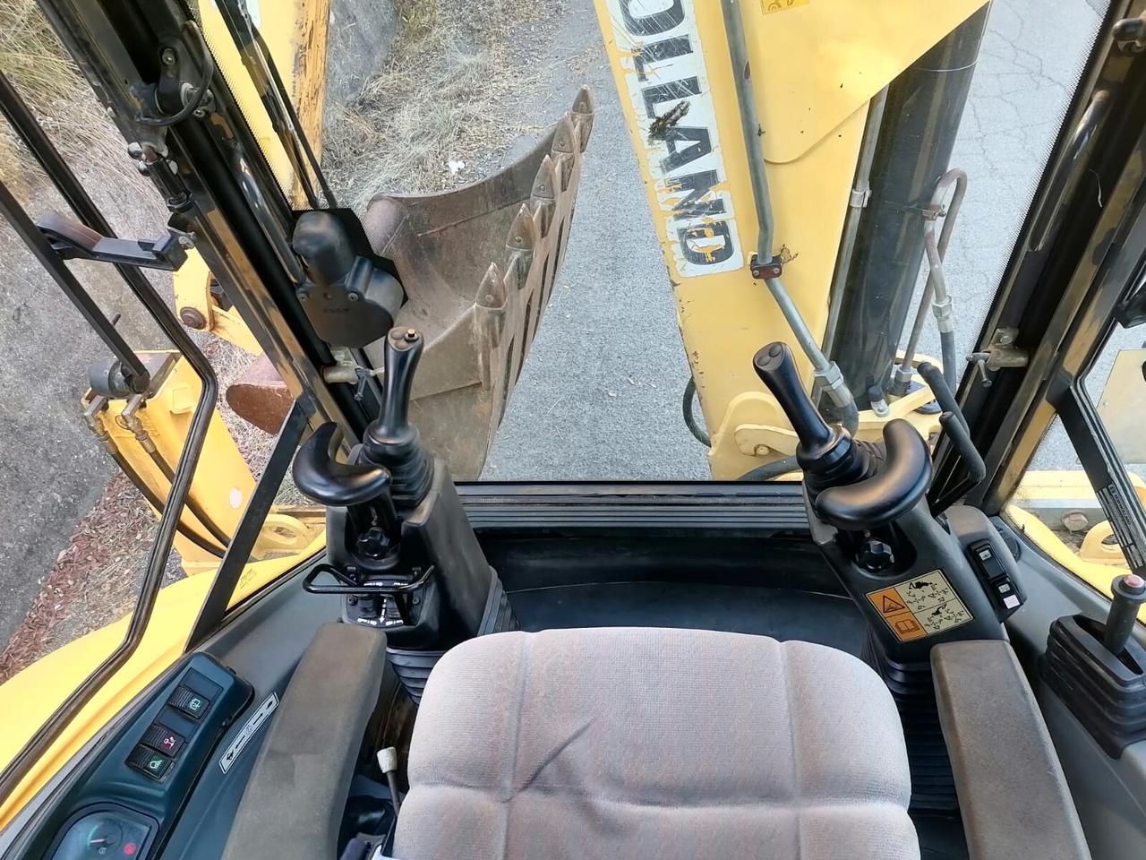 Terna Seminuova New-Holland LB110 B
