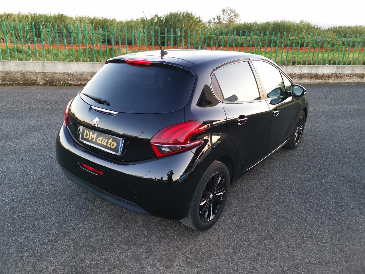 Peugeot 208 BlueHDi 75 5 porte Black Line 2