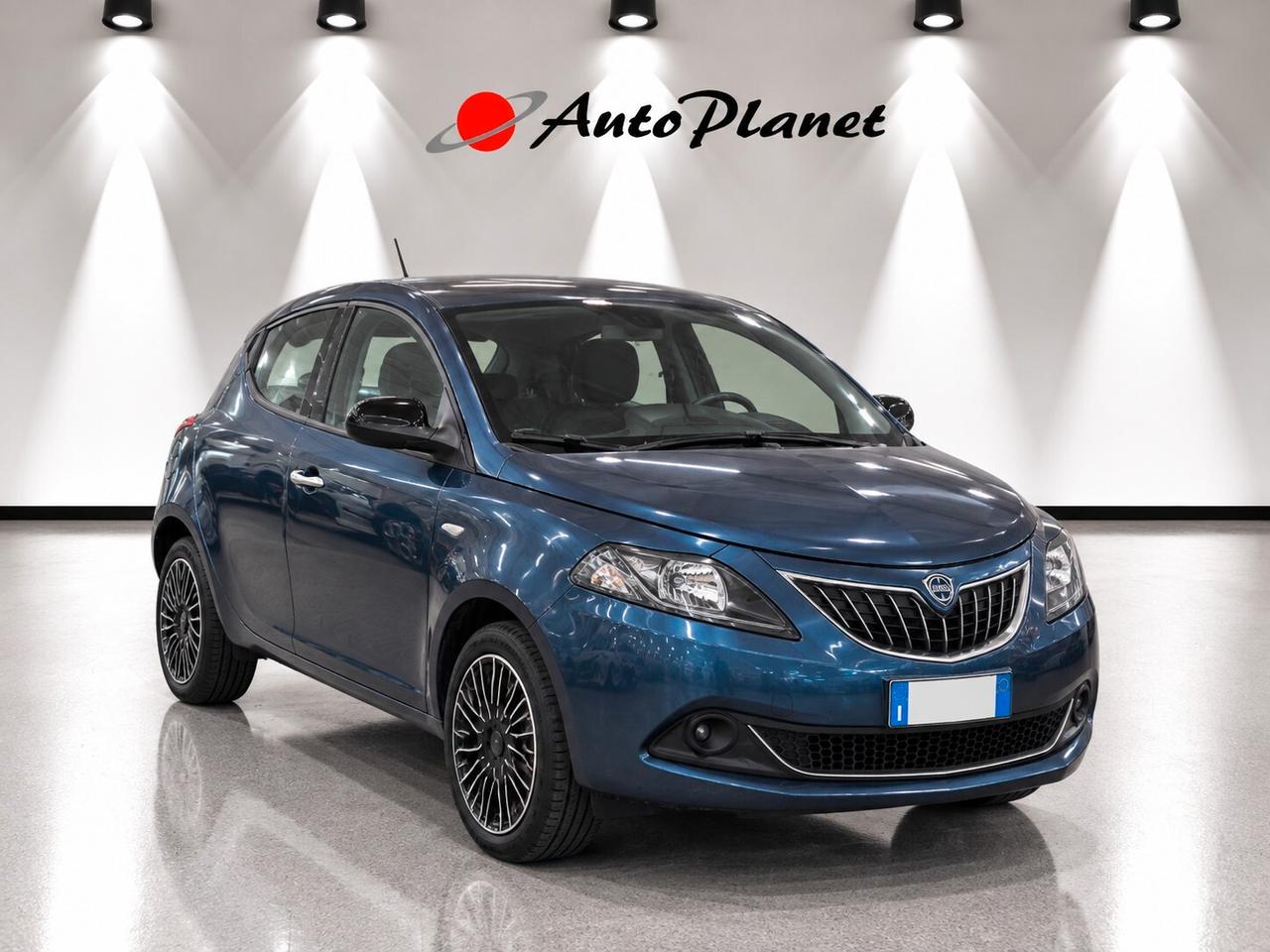Lancia Ypsilon 1.0 FireFly 5 porte S&S Hybrid Silver