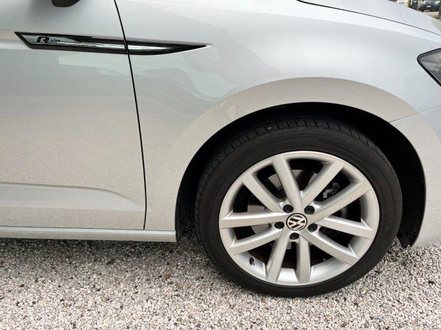 VOLKSWAGEN Touran 1.6 TDI 115 CV SCR DSG R LINE EXCLUSIVE *7 POSTI*