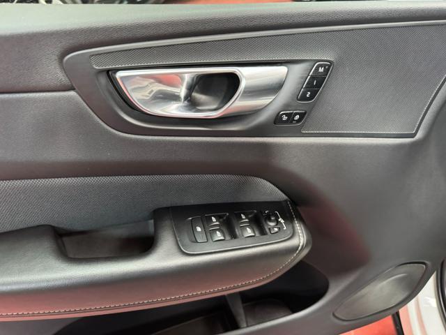 VOLVO XC60 B4 (d) AWD automatico Plus Dark N1 + iva 22%