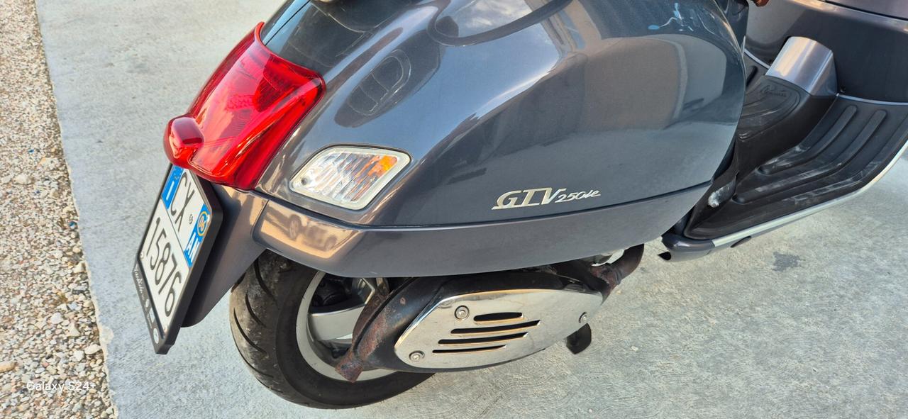 VENDO VESPA GTV 250 ie OTTIMO STATO
