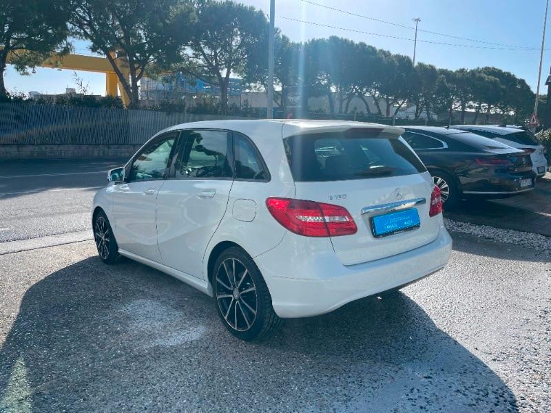 MERCEDES-BENZ B 180 d Premium