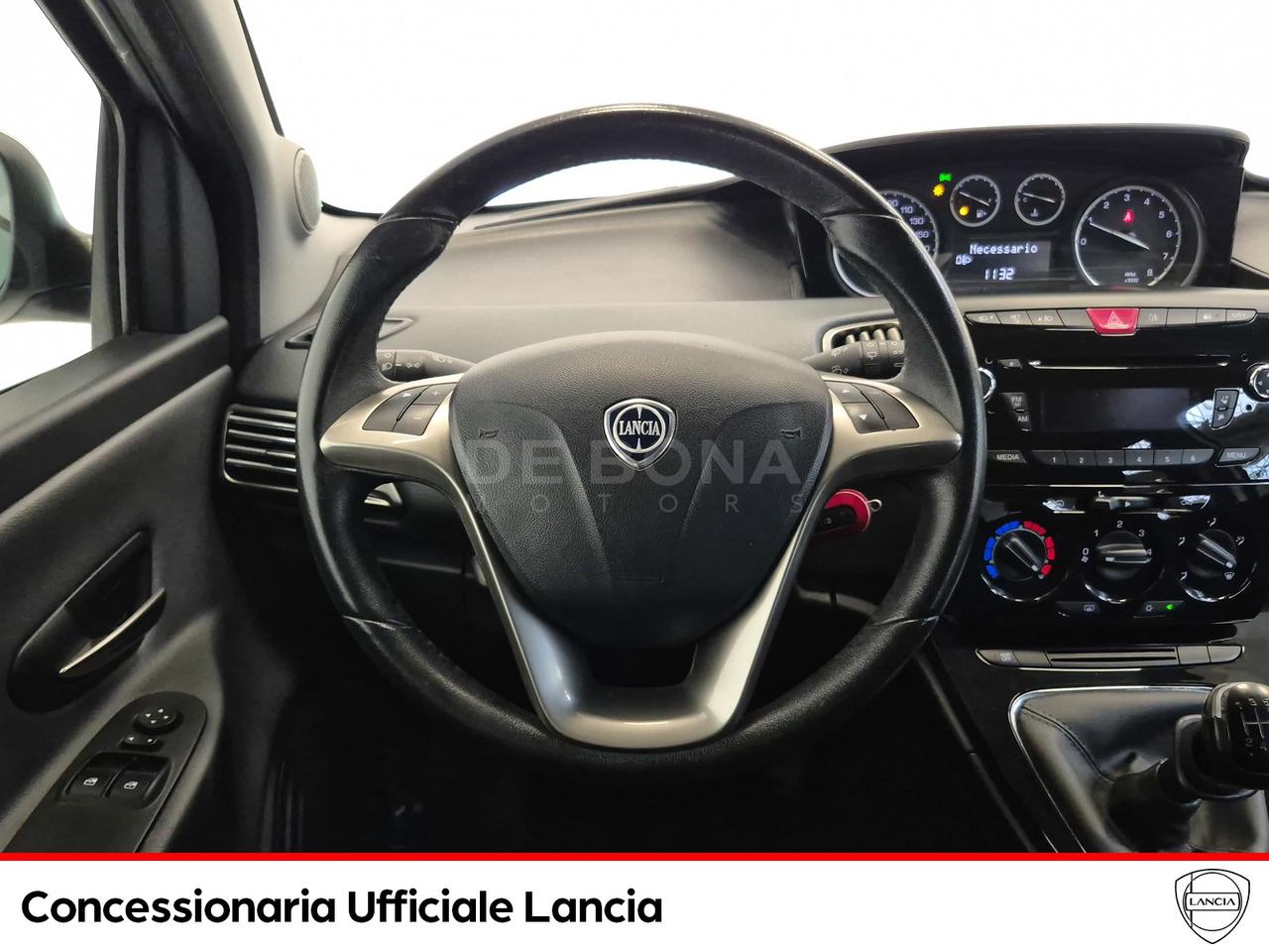 Lancia Ypsilon 1.2 8v silver c/clima 69cv