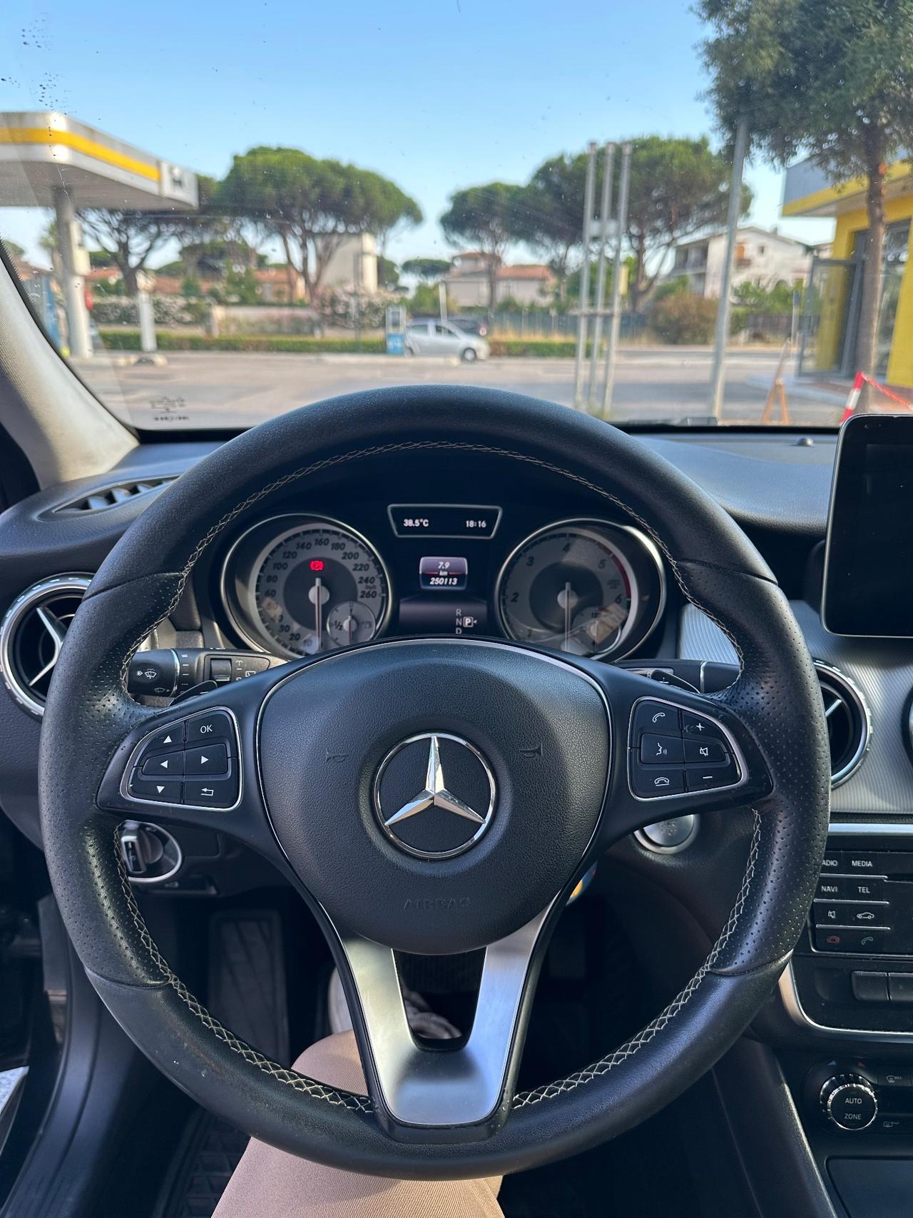 Mercedes-benz GLA 200 d Automatic Business