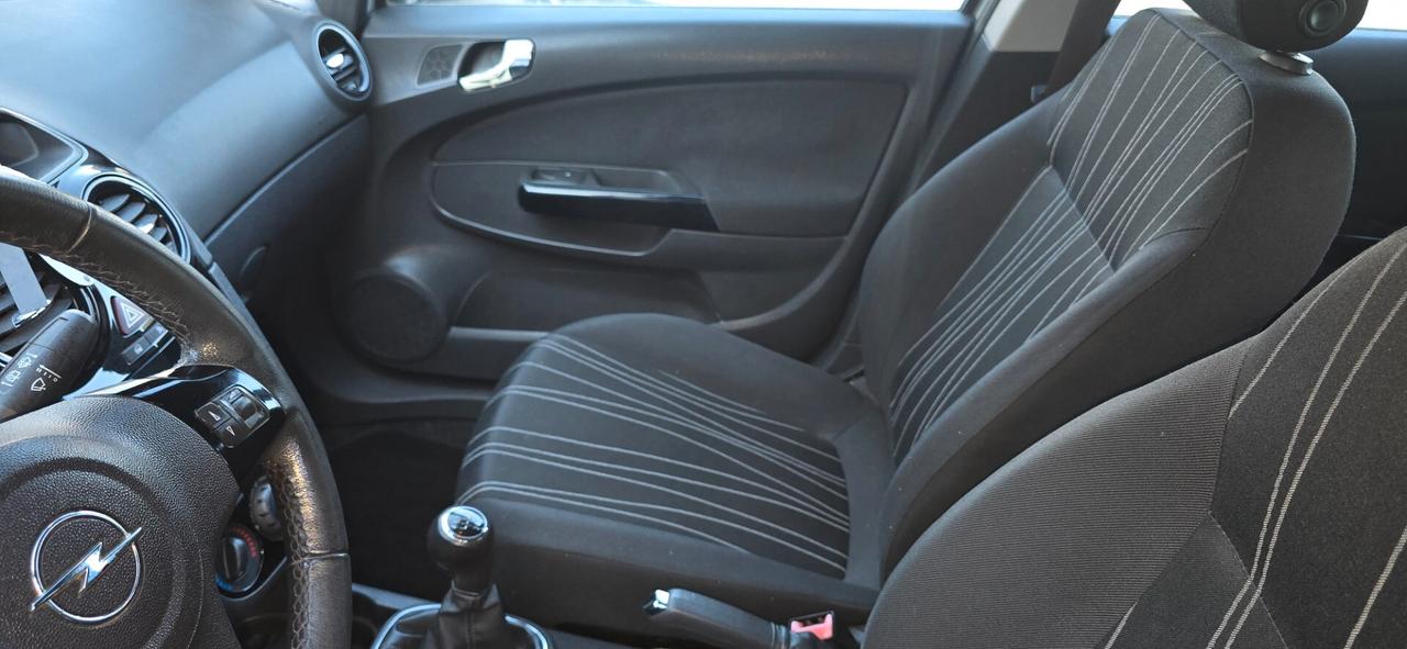 Opel Corsa 1.4 16V 5 porte Cosmo