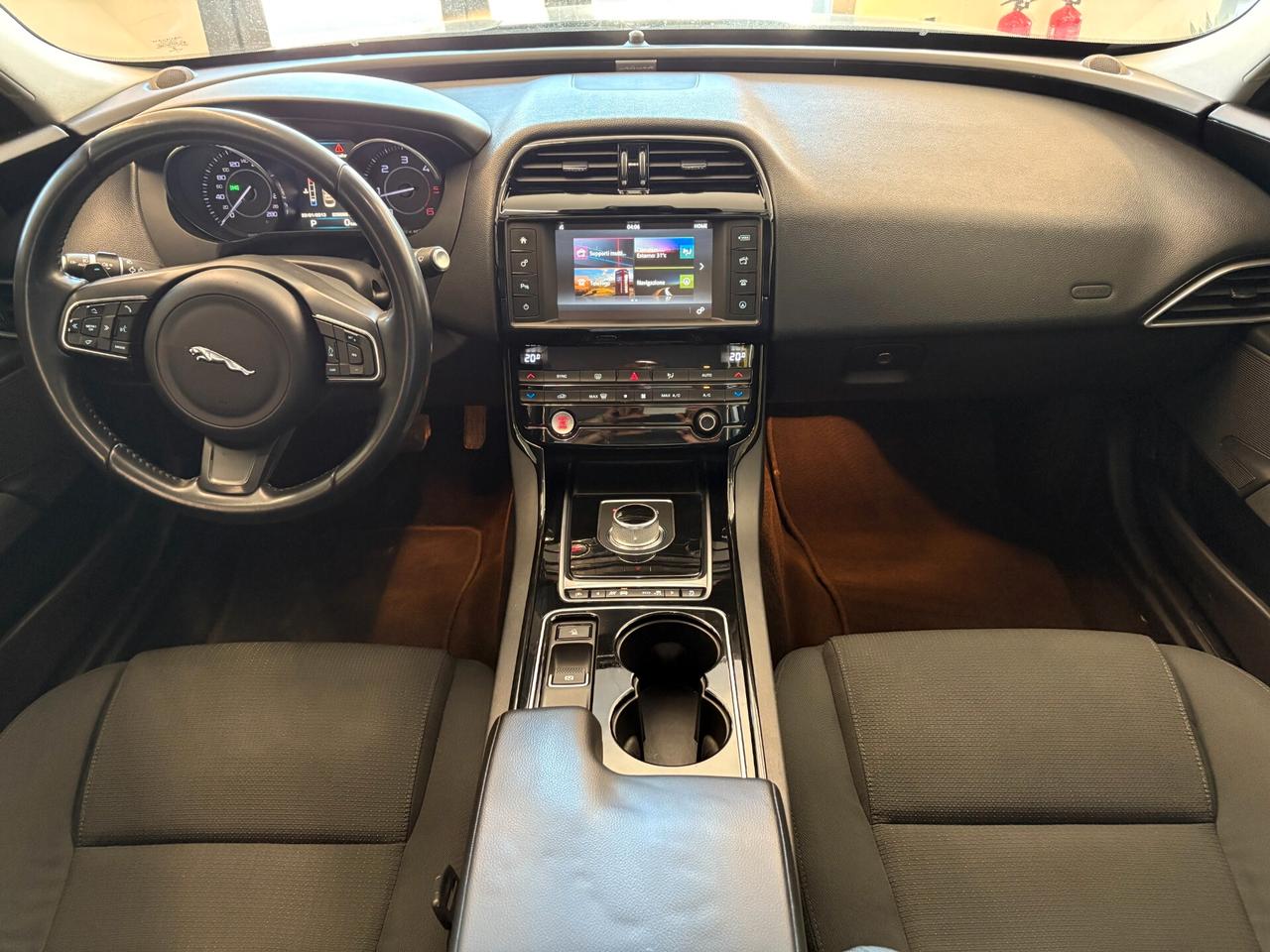 Jaguar XE 2.0 D Turbo 180CV aut. Prestige