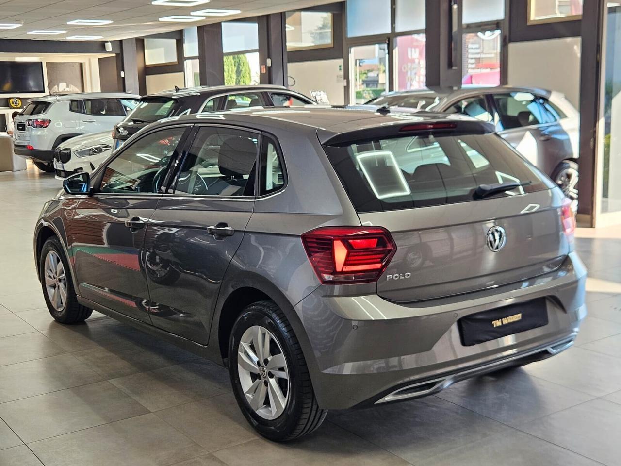 Volkswagen Polo 1.6 TDI 95 CV DSG R-LINE - NEOPATENTATI