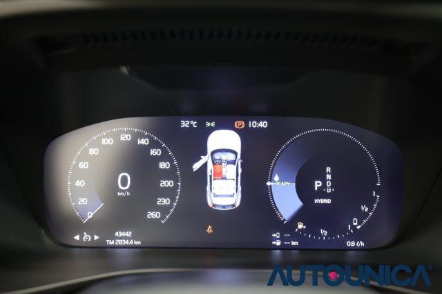 VOLVO XC40 T5 RECHARGE PLUG-IN HYBRID R-DESIGN