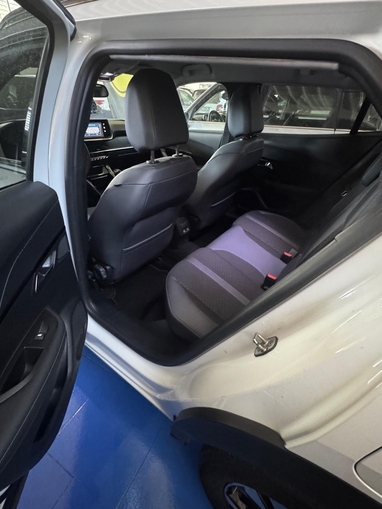 Peugeot 2008 PureTech 130 S&S EAT8 Active