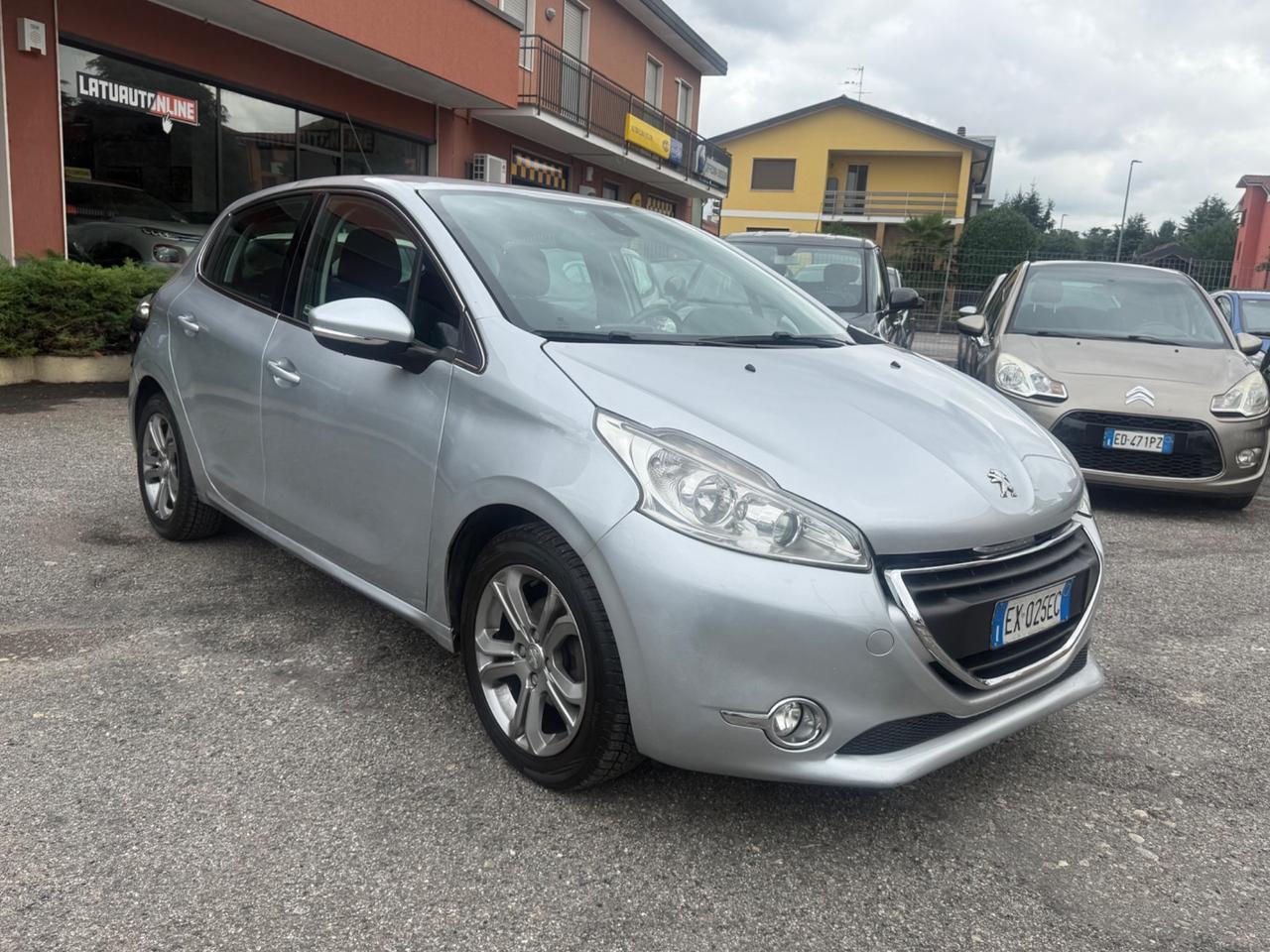 Peugeot 208 1.4 HDi 68 CV 5 porte Allure