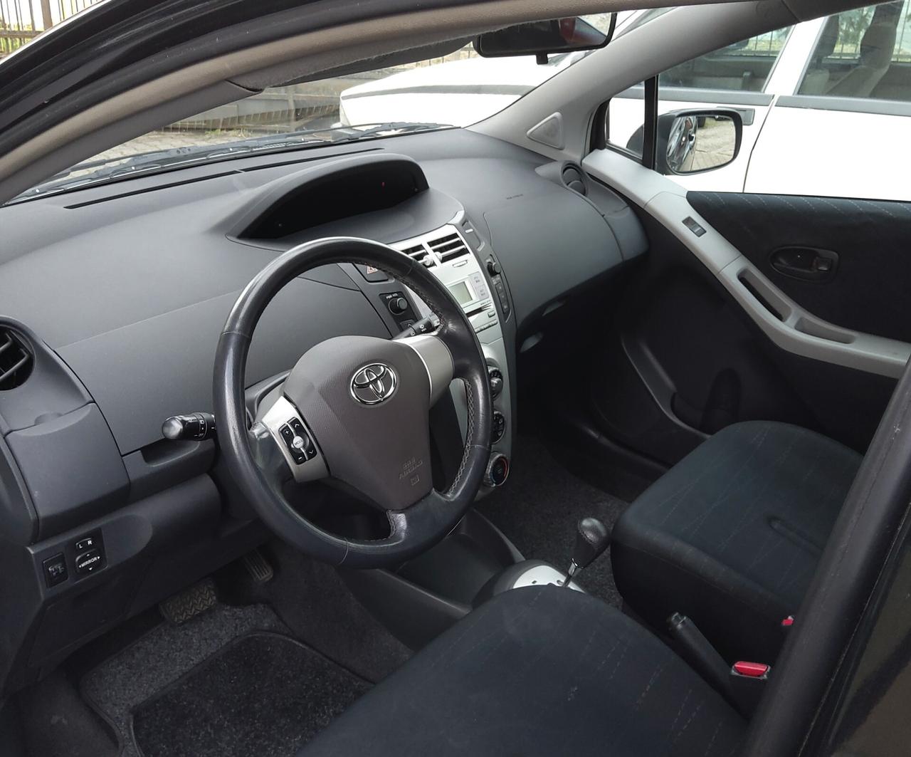 Toyota Yaris 1.3 5 porte CAMBIO AUTOMATICO