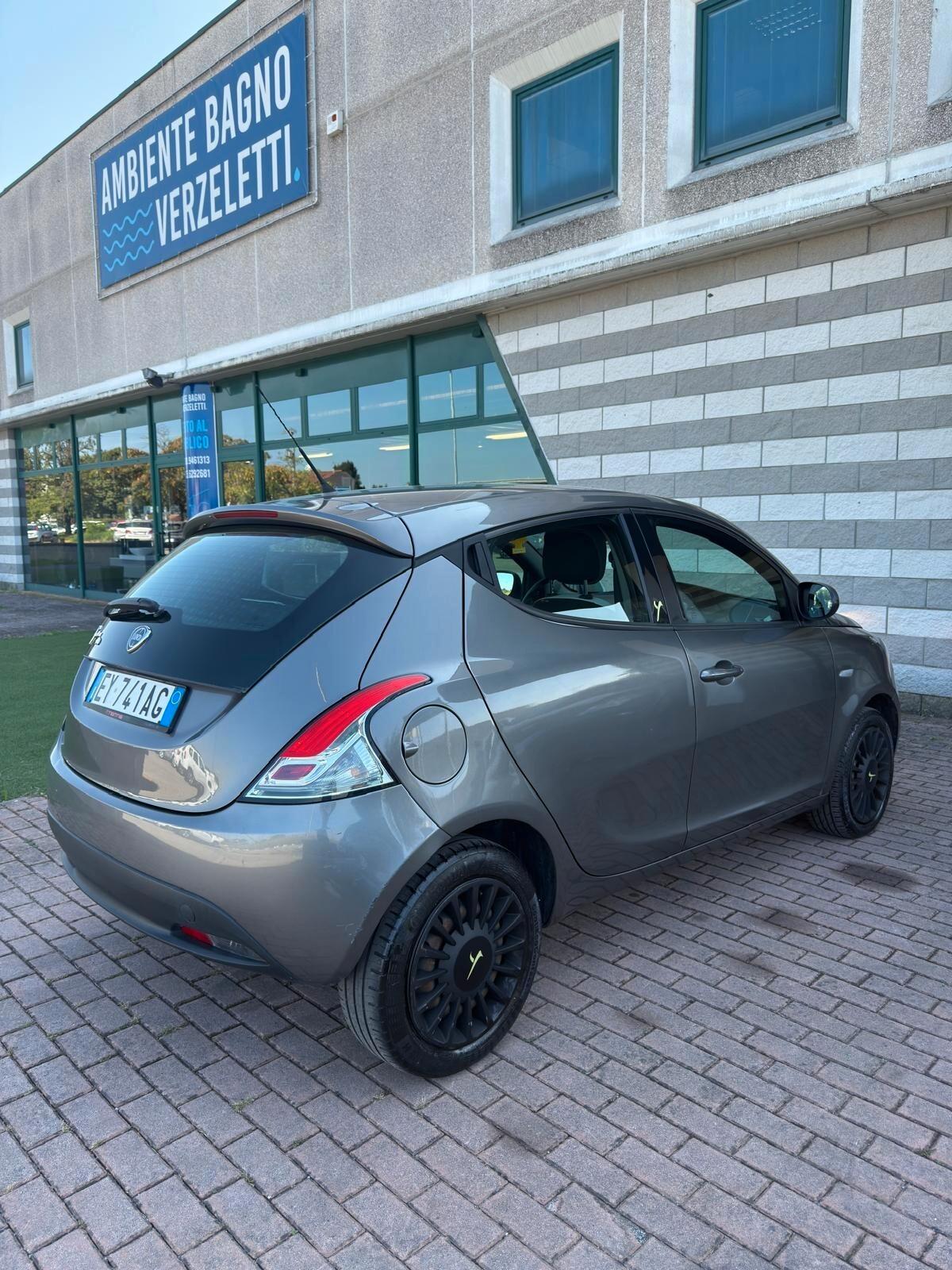 Lancia Ypsilon 1.2 69 CV 5 porte Silver