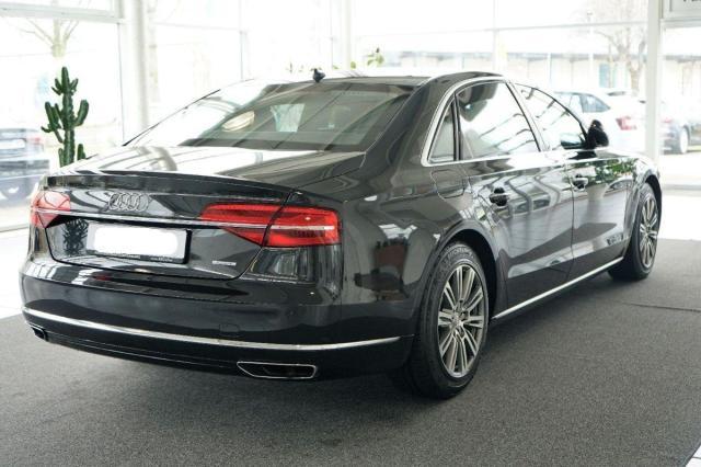 AUDI - A8