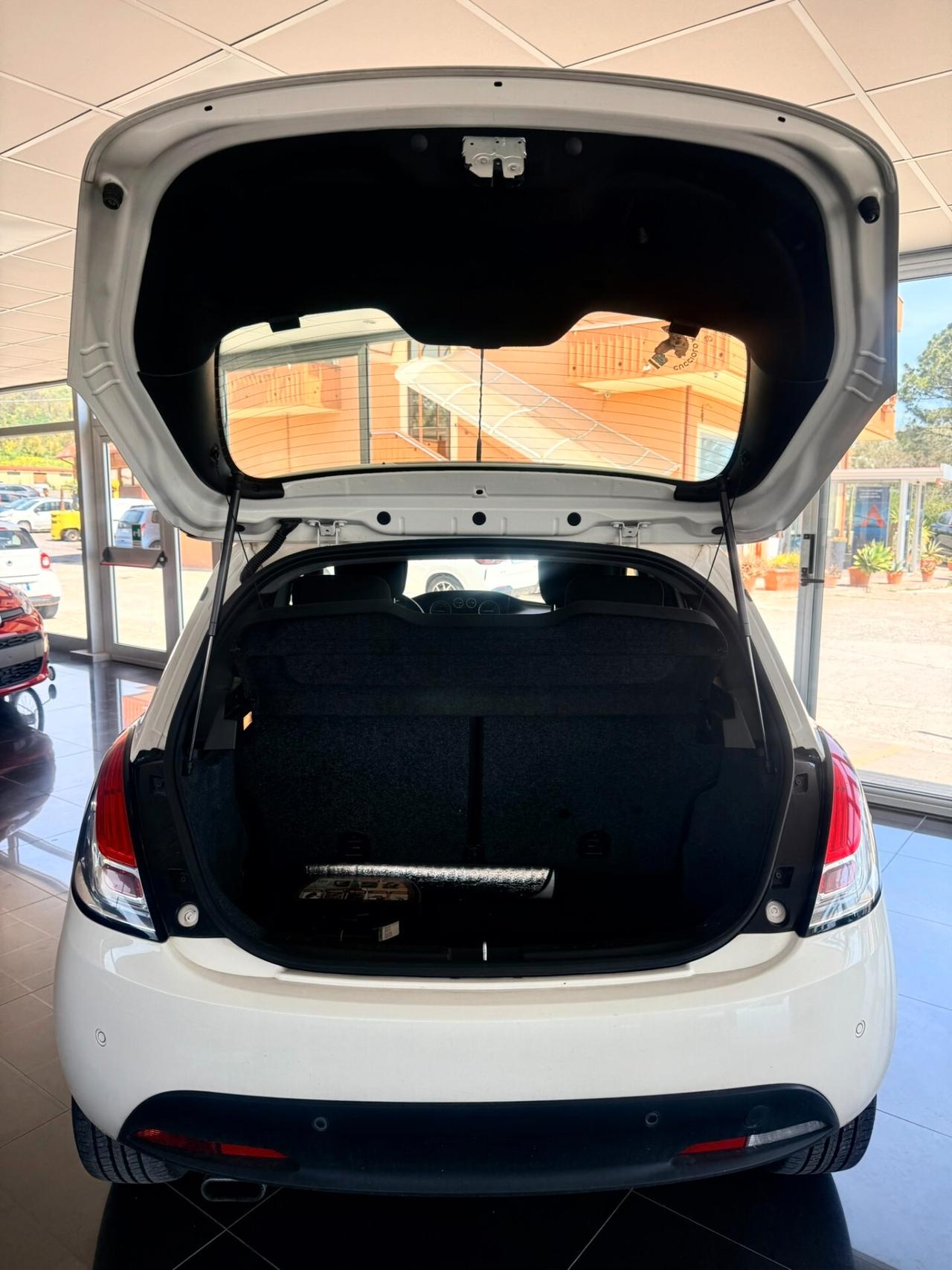 Lancia Ypsilon 1.2 69 CV 5 porte Gold