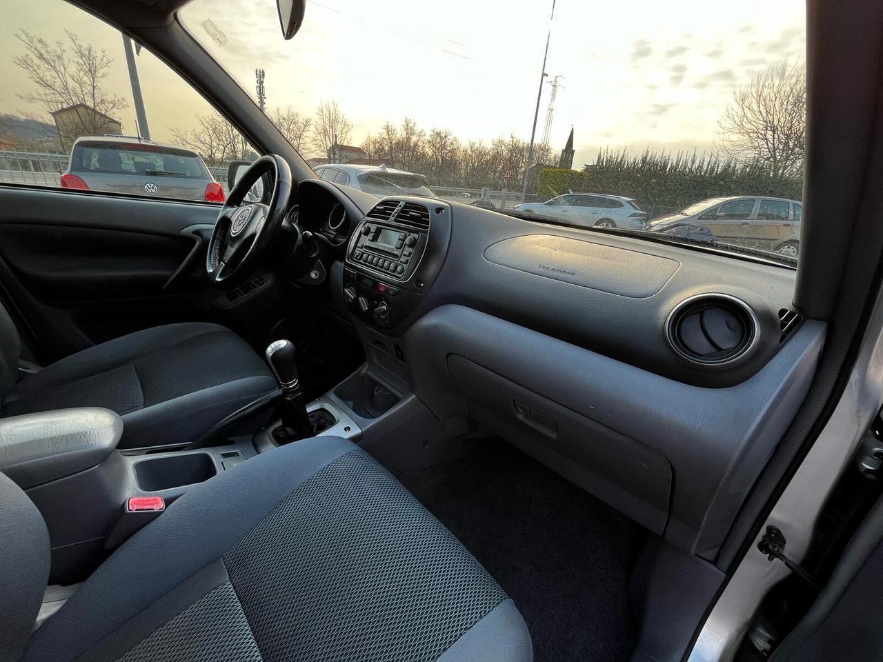 TOYOTA RAV 4 2.0 D-4D 5/P 4X4 SI A NEOPATENTATI