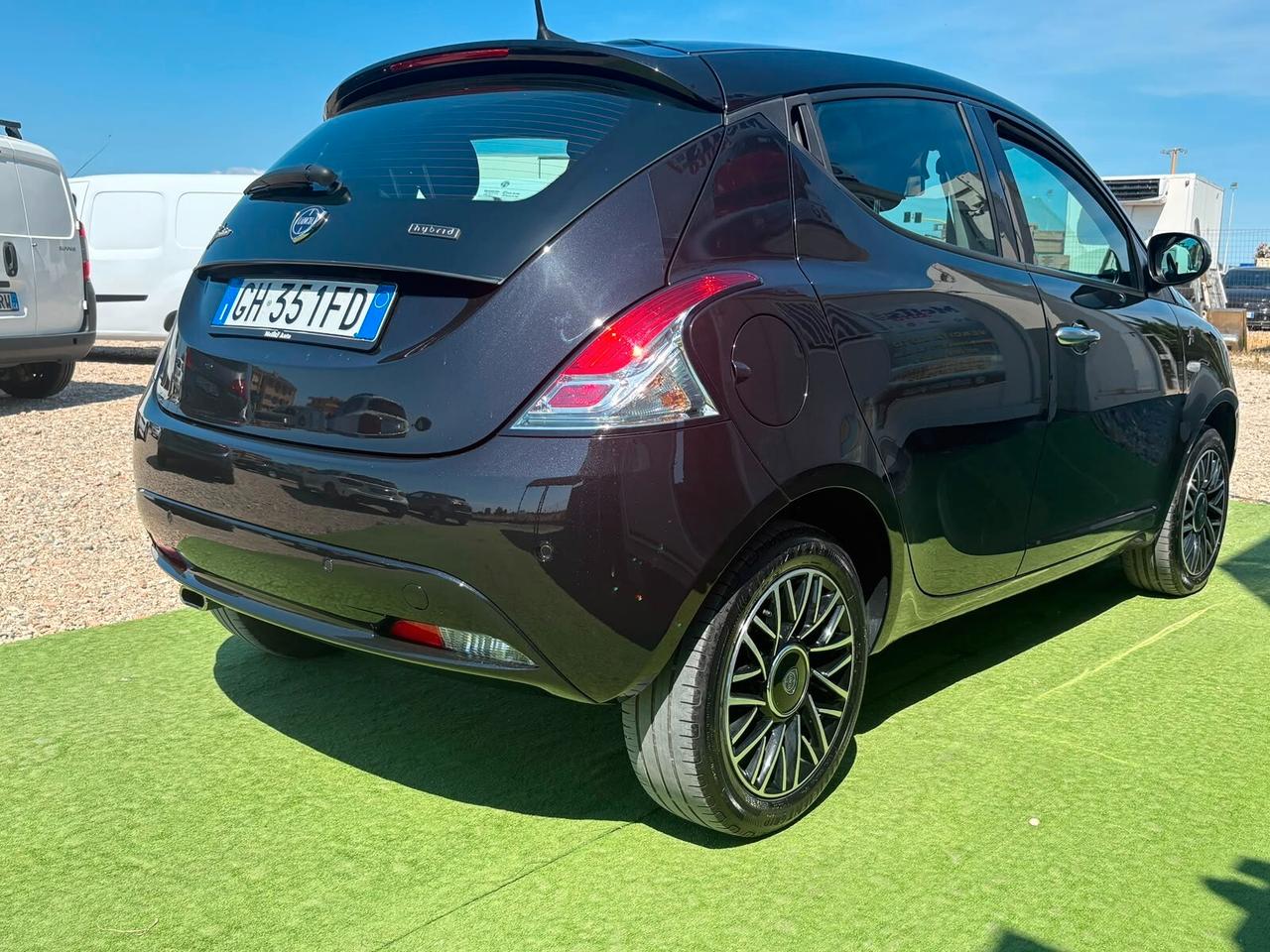 Lancia Ypsilon 1.0 Hybrid/ Benzina
