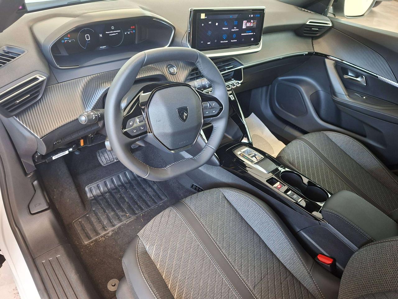 Peugeot 2008 1.2 hybrid ALLURE 145cv e-dcs6 KM ZERO !!!