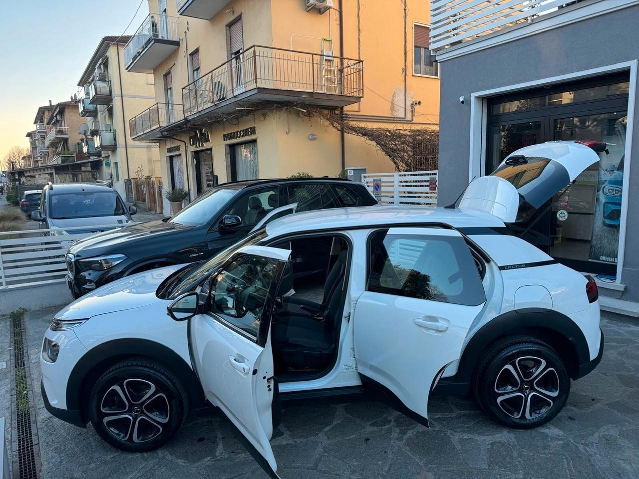 CITROEN C4 CACTUS BlueHDI 120 EAT6 SHINE P. NEOP.