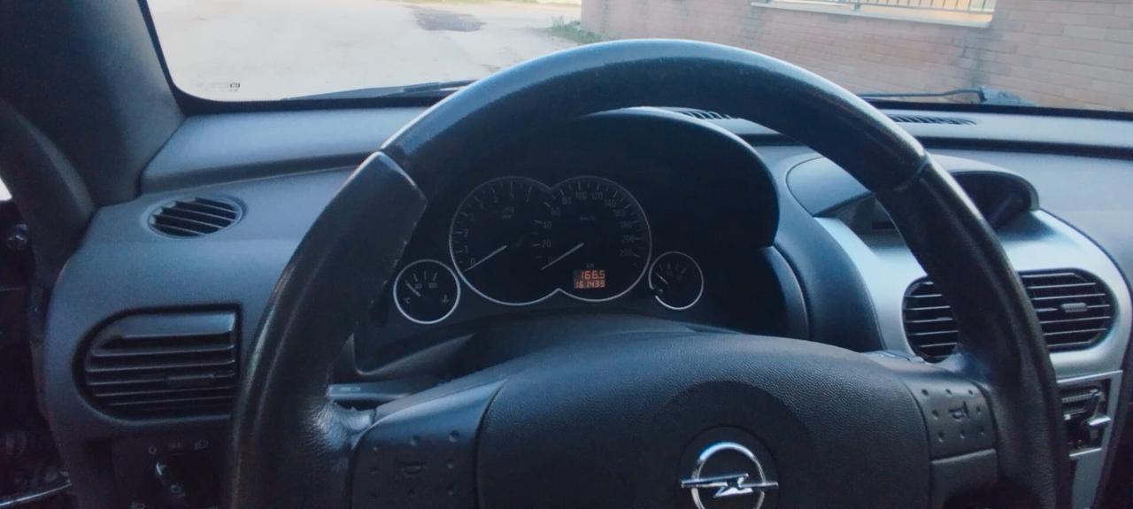 Opel Tigra TwinTop 1.4 16V Sport
