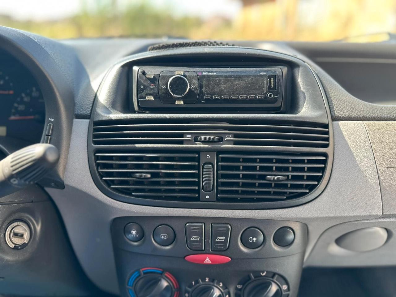 Fiat Punto 1.2i 5 porte Clima