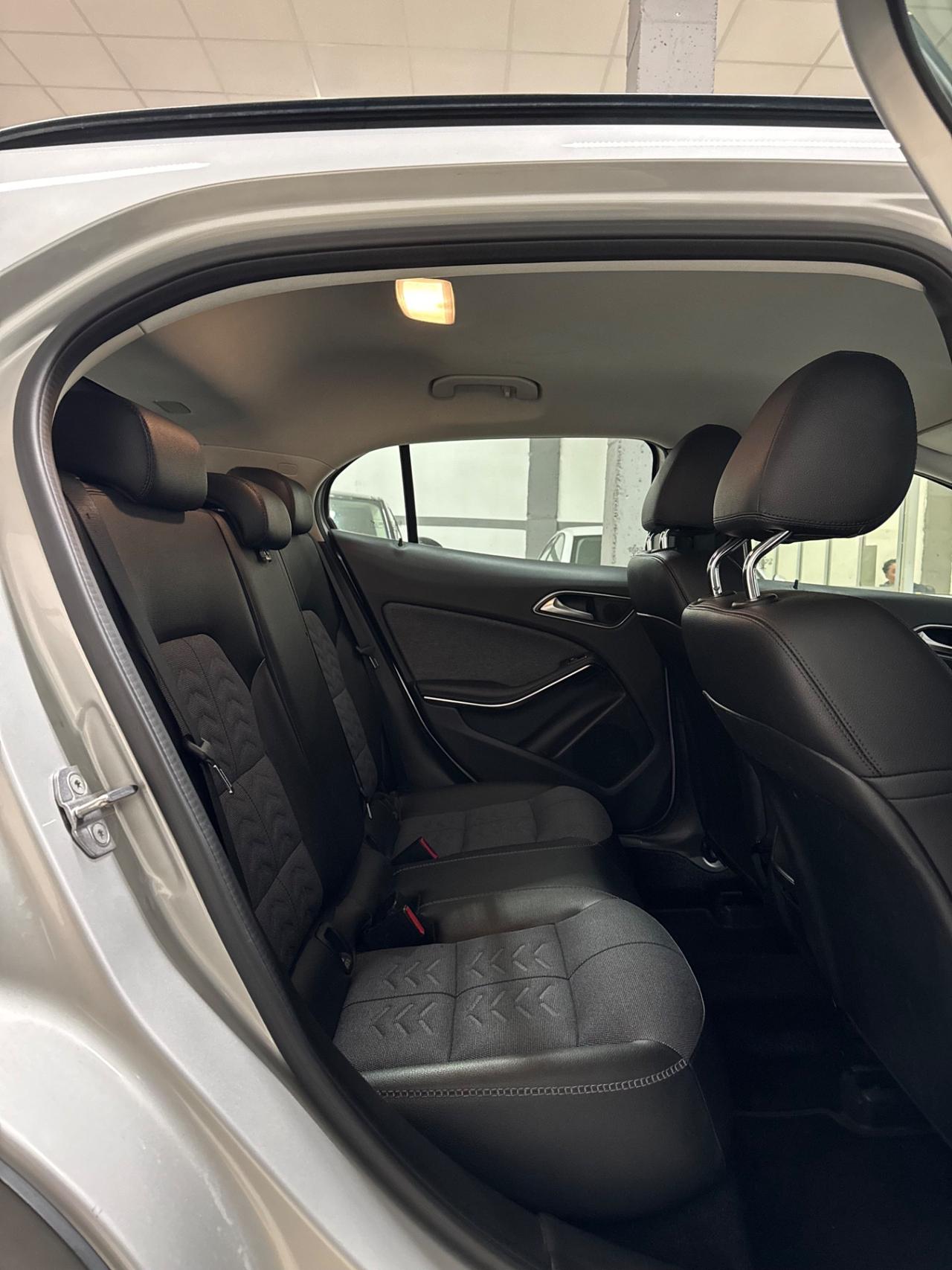 Mercedes-benz GLA 180 d Premium