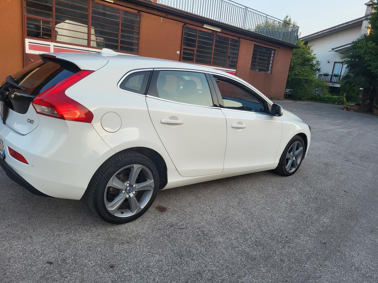 Volvo V40