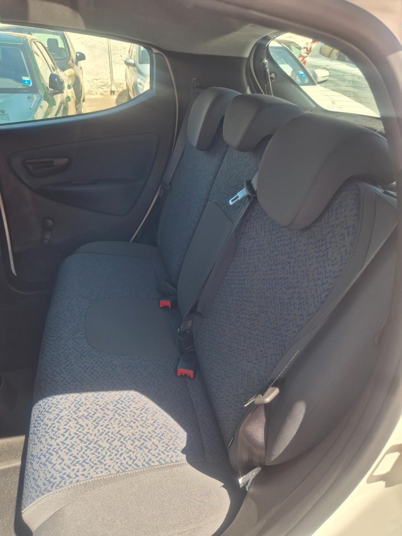 Lancia Ypsilon 1.0 FireFly solo 6000 km ANNO 2023