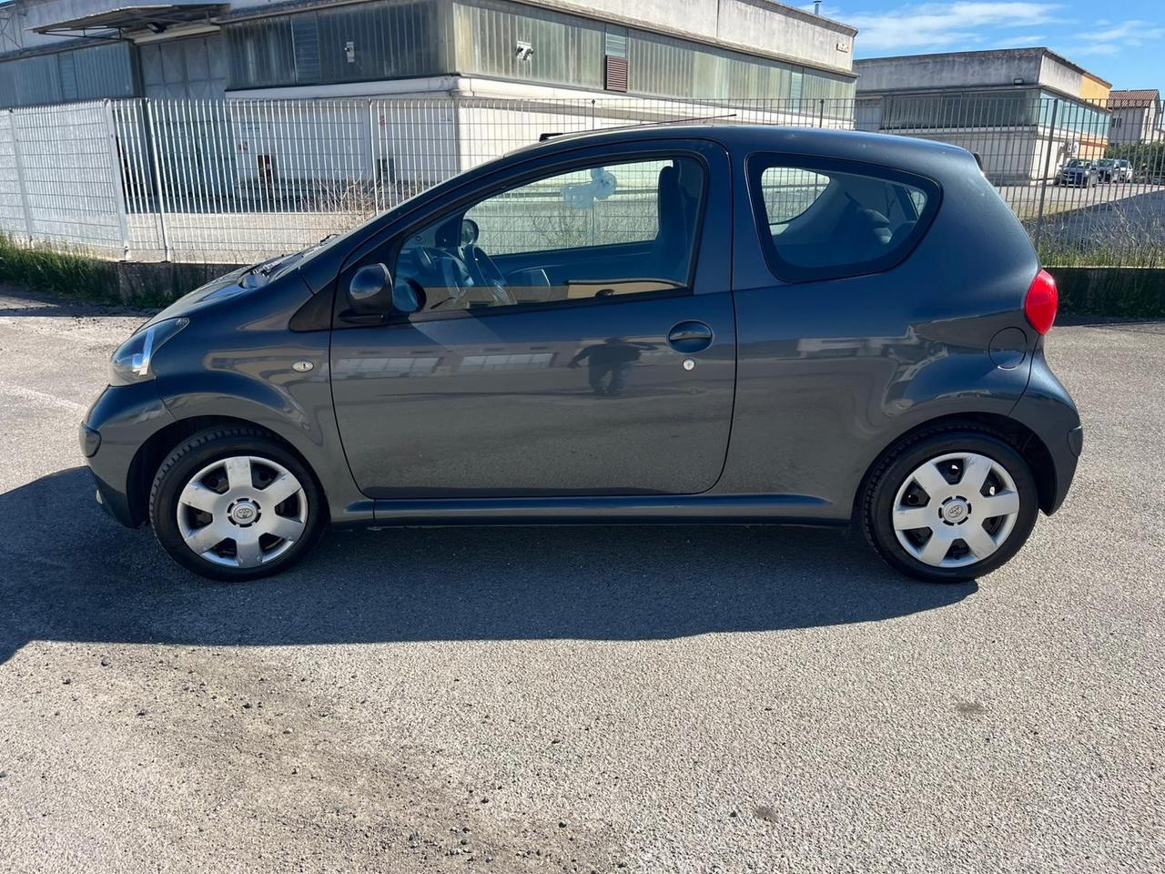 Toyota Aygo 1.0 12V VVT-i 3 porte 142000 KM