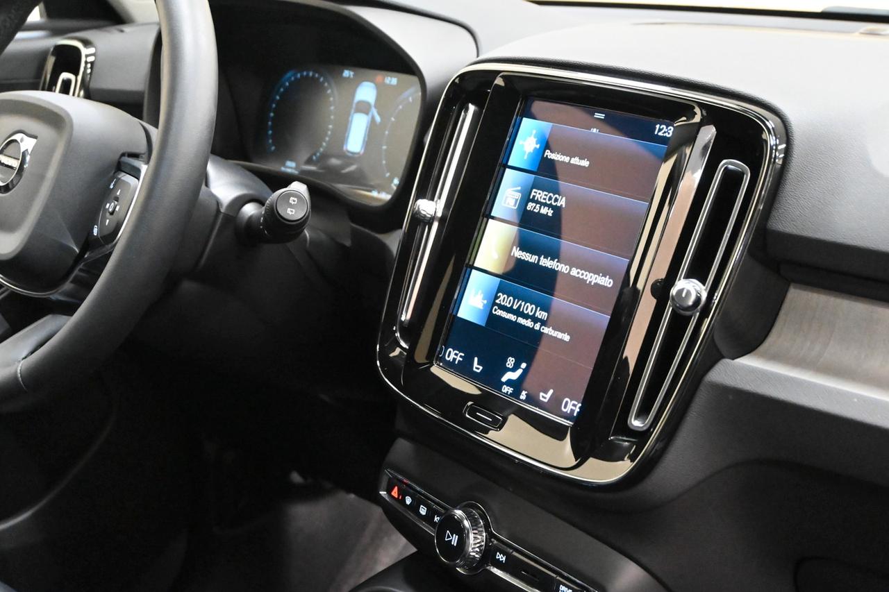 VOLVO XC40 (2017-->) XC40 T2 Geartronic Momentu...