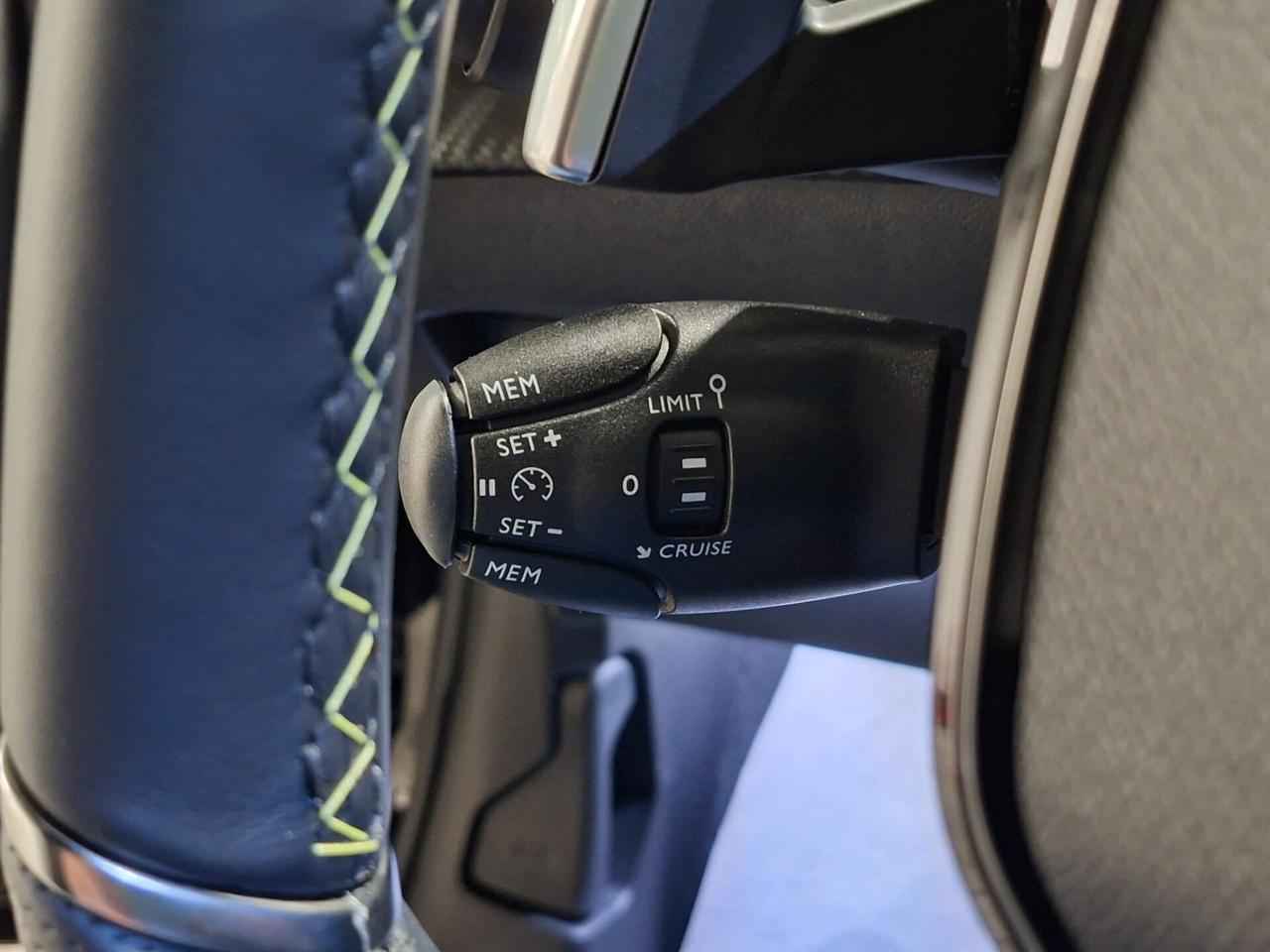 Peugeot 208 1200 mhev Hybrid 136CV GT e-DCS6 Km.0