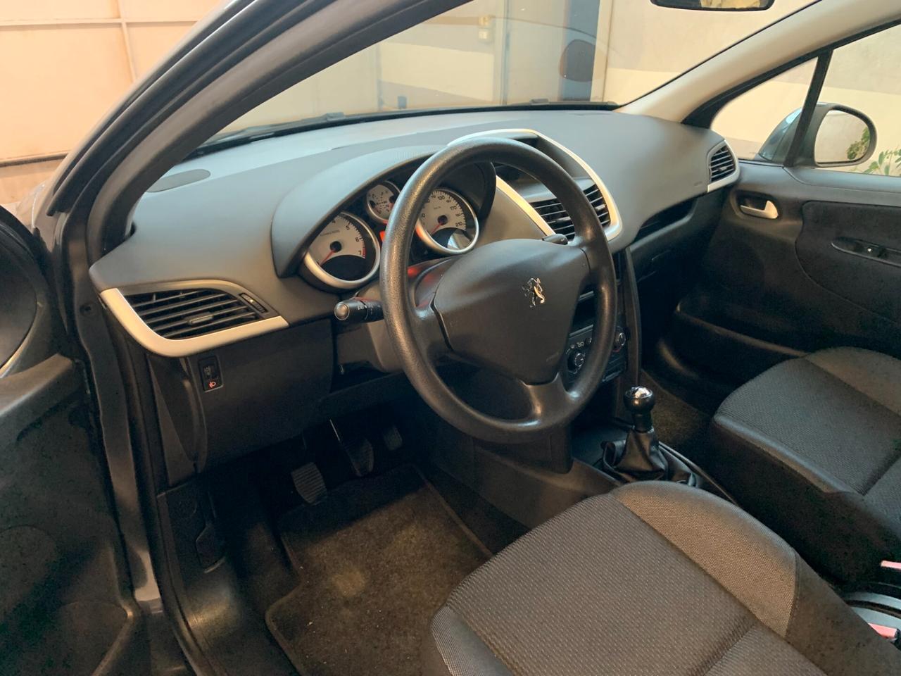 Peugeot 207 1.4 8V 75CV 5p. Energie