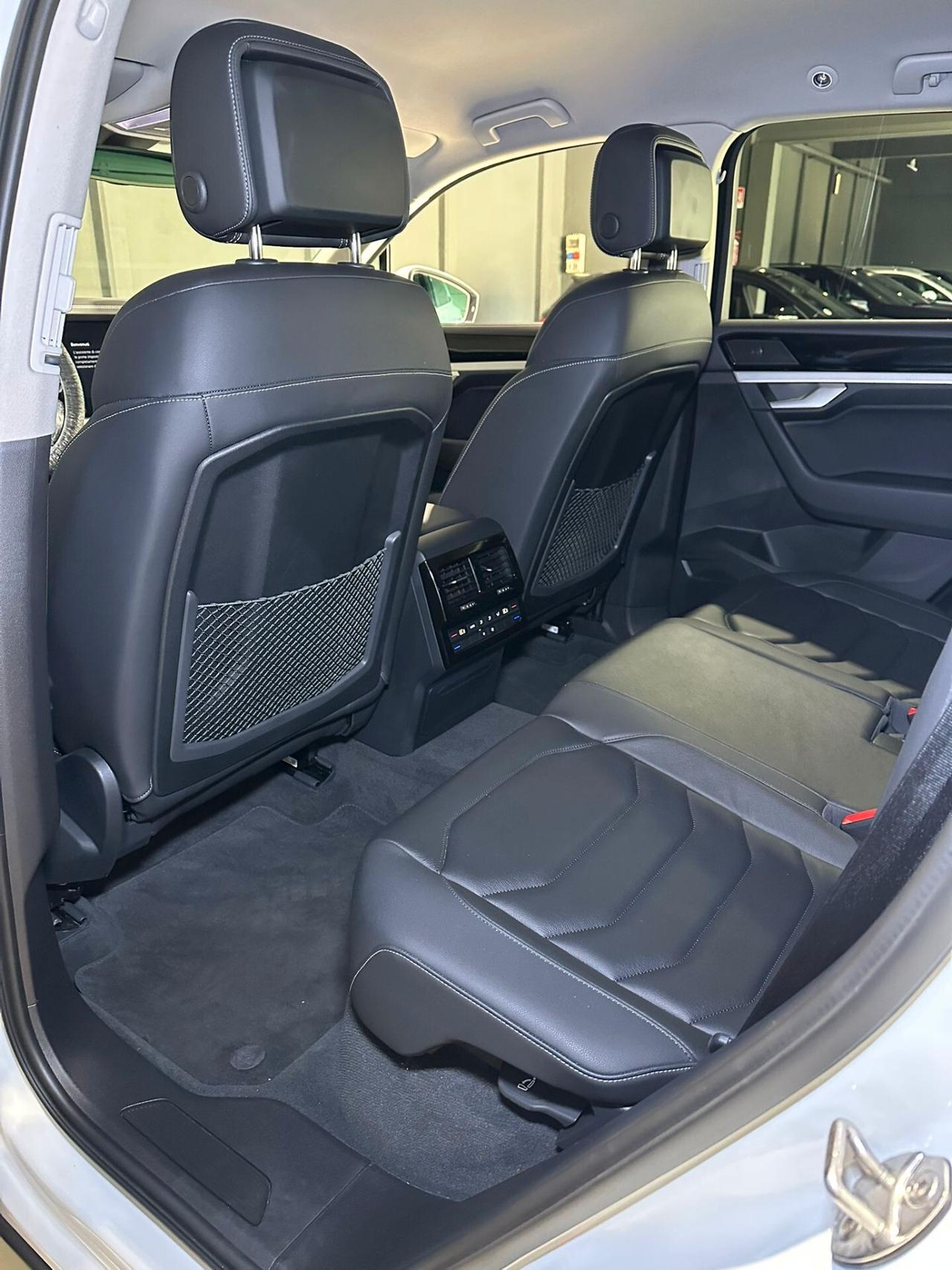 Volkswagen Touareg 3.0 V6 3.0 tdi TIPTRONIC 4MOTION