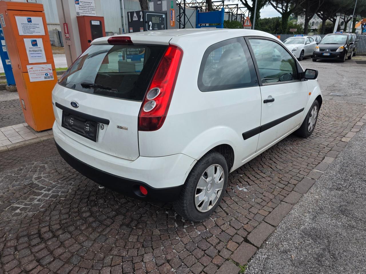 Ford Fiesta 1.4 TDCi 3p. Van con 232.000km Neopatentati ok