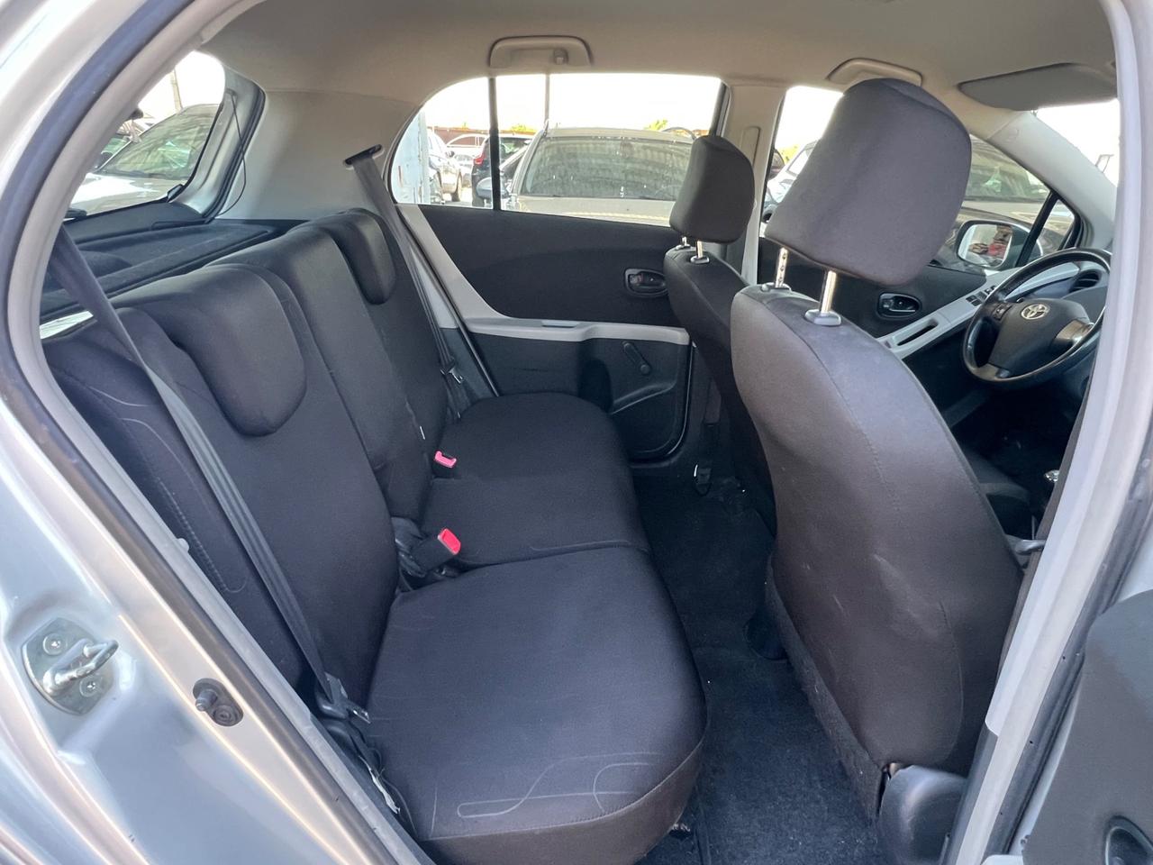 Toyota Yaris 1.0 5 porte Luxury pack FINANZIABILE