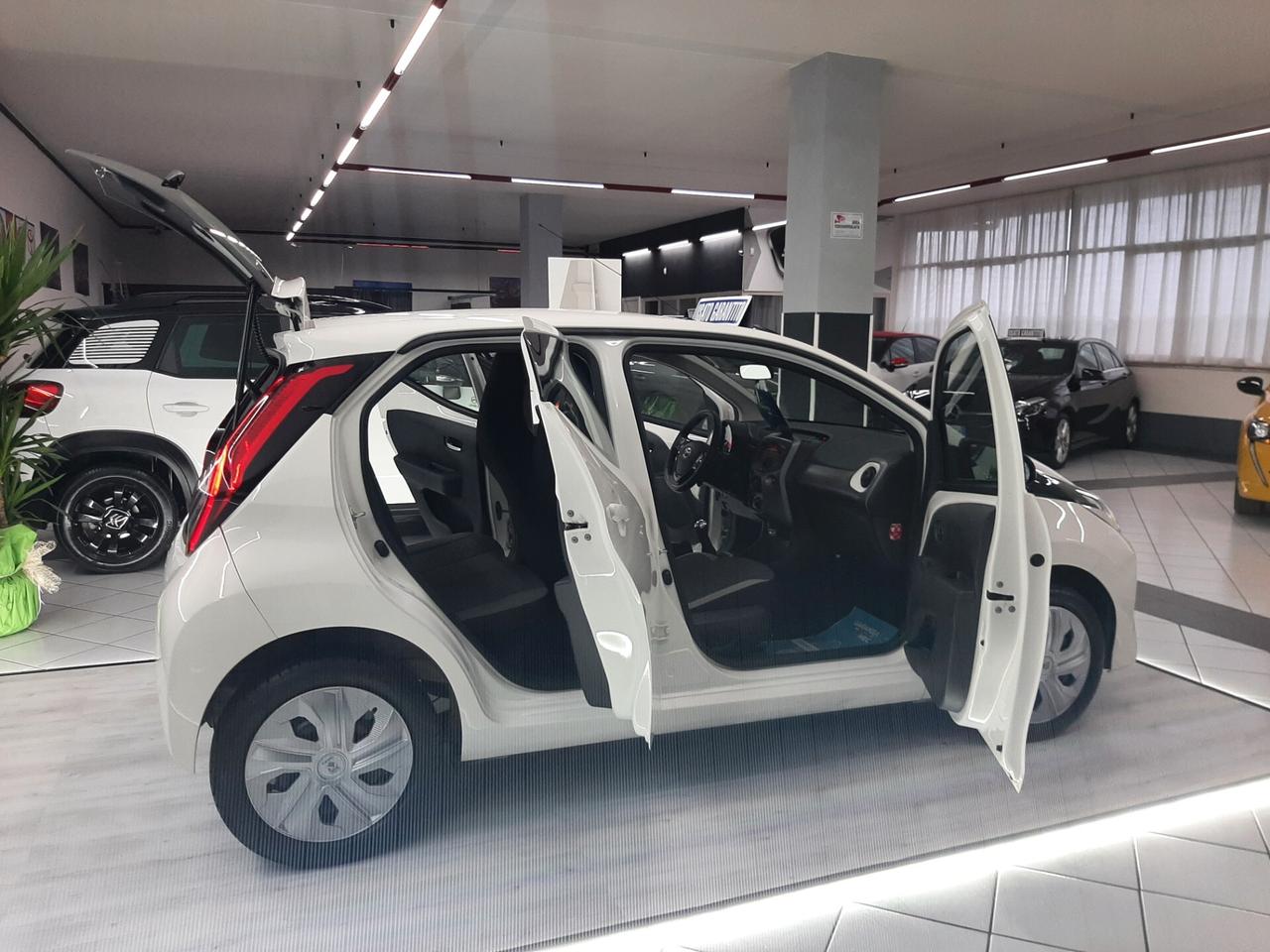 Toyota Aygo 1.0 VVT-i 69 CV 5 porte x-business