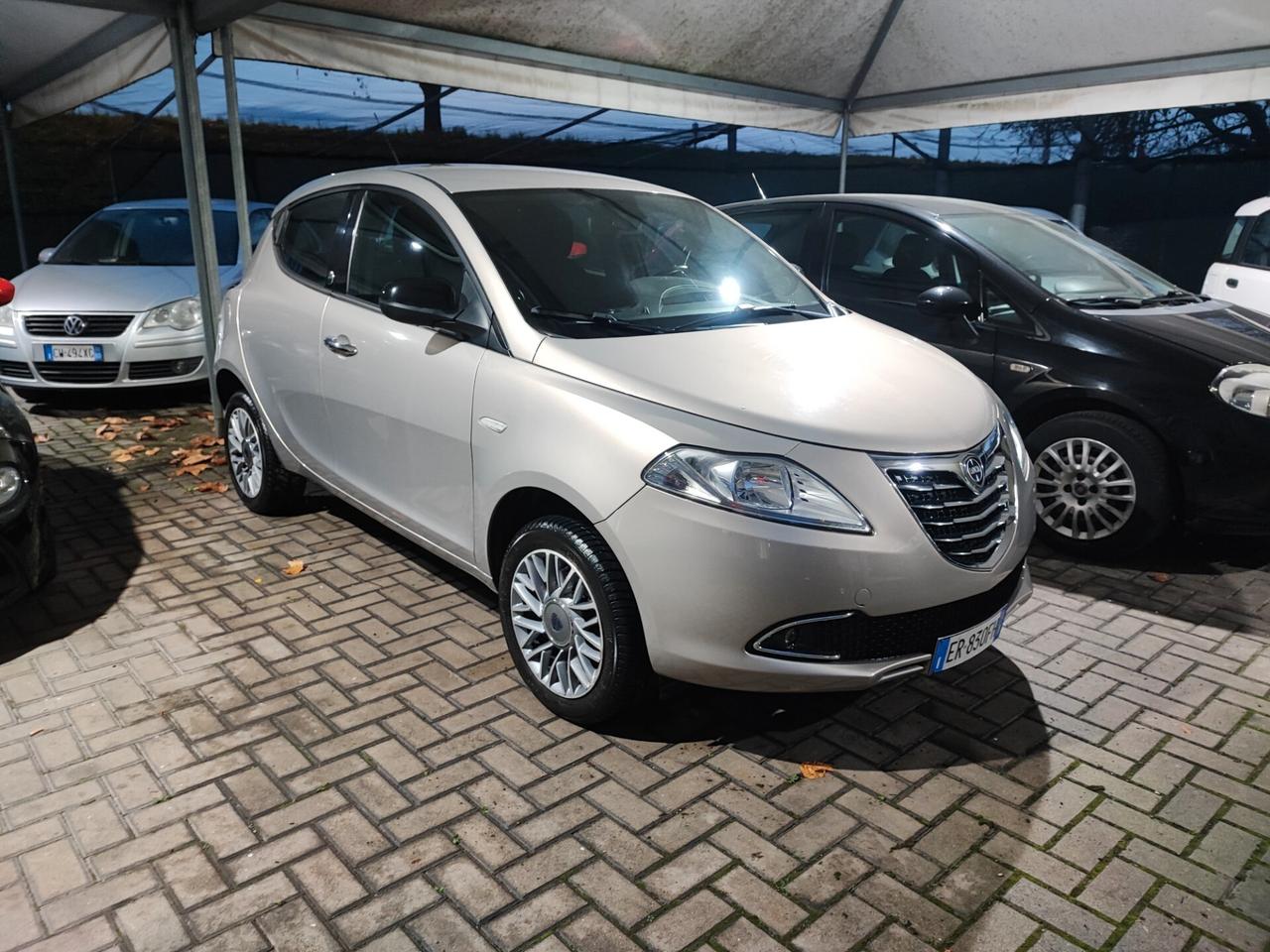 Lancia Ypsilon con 26 Euro 450 km