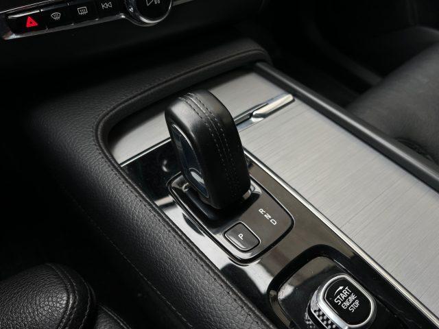 VOLVO XC90 B5 (d) AWD Geartronic 7 posti Momentum Pro