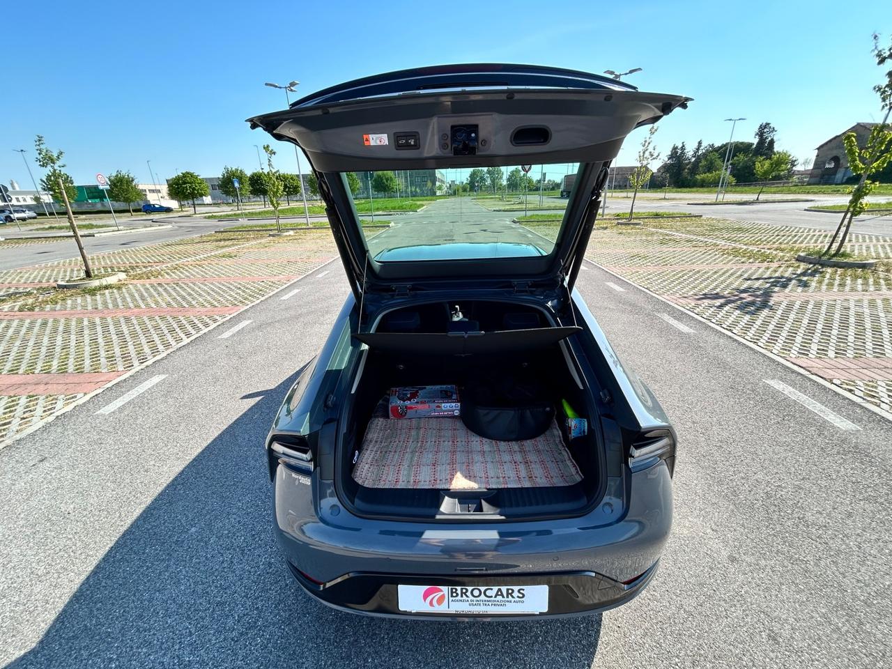 Toyota Prius 2.0 Plug-in Hybrid Lounge